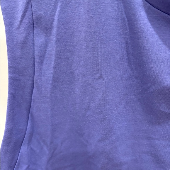 On Running Women's Focus Crop in Purple size medium - Picture 5 of 11